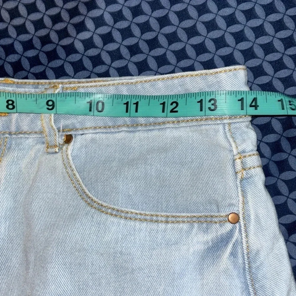 FOREVER 21 distressed jean  Mini skirt with a frayed hem Sz 28 - Picture 7 of 11